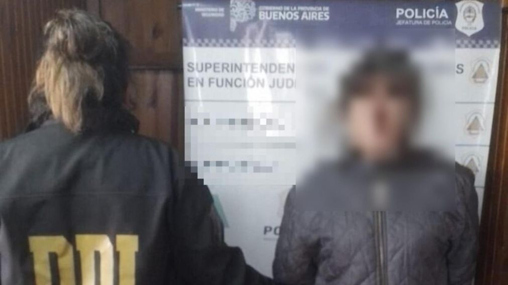 Esta es la mujer que fue aprehendida en relación al homicidio de la víctima.