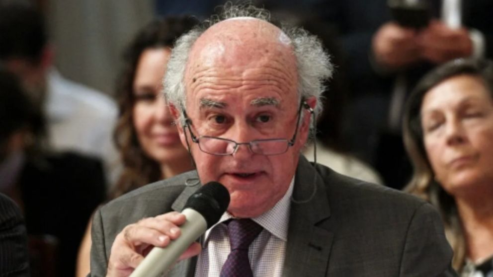 Oscar Parrilli pidió al oficialismo que acompañe la destitución de Edgardo Kueider.