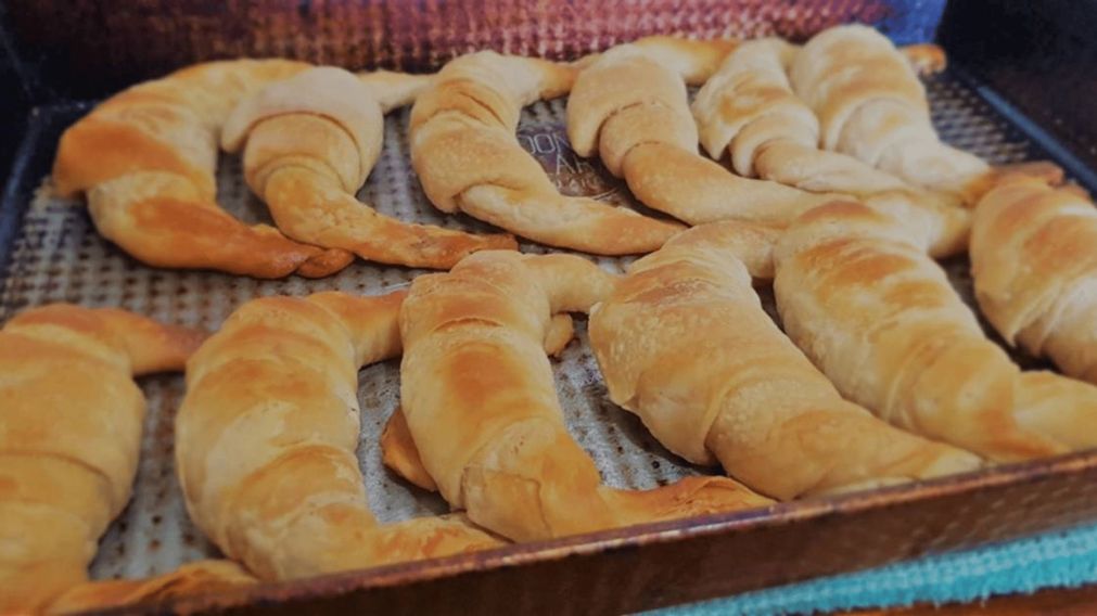 Medialunas saladas: una alternativa rica para acompañar los mates.