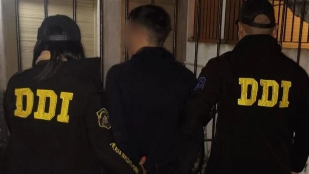Este es el sujeto que resultó aprehendido por los investigadores policiales.