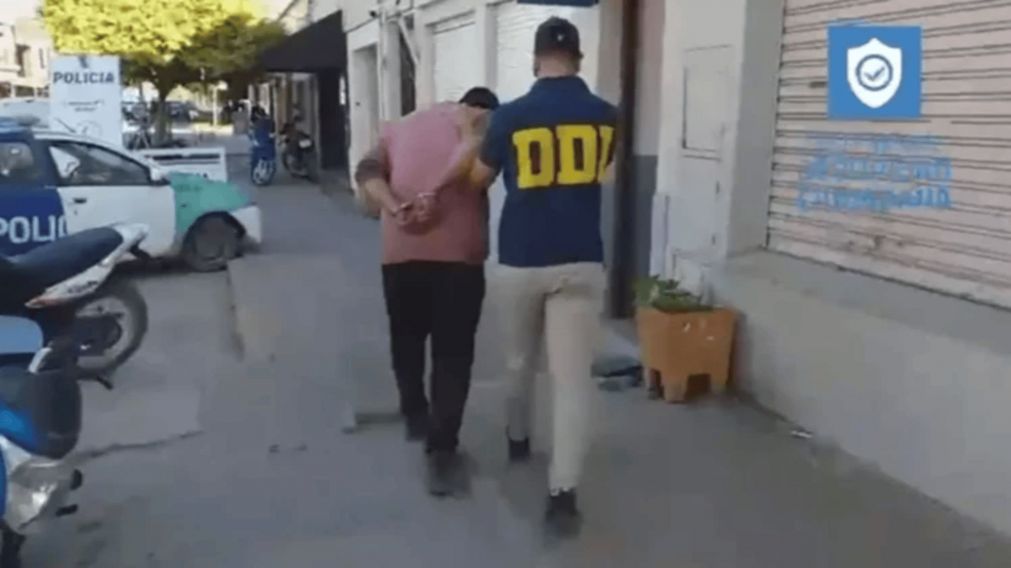 Detenido acusado de abusar de dos amigas de su hija.