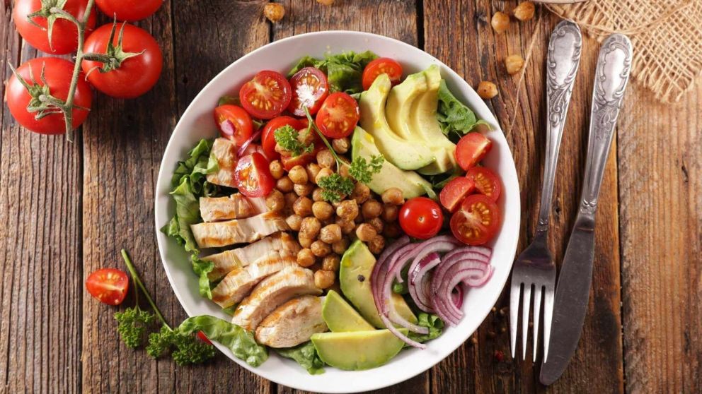 Tres ideas de ensaladas frescas, livianas y rendidoras para combatir el calor.