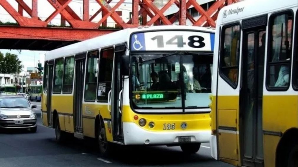 Las c�maras empresarias del transporte automotor del AMBA advirtieron esta ma�ana que no podr�n cumplir en tiempo y forma con el pago de salarios.