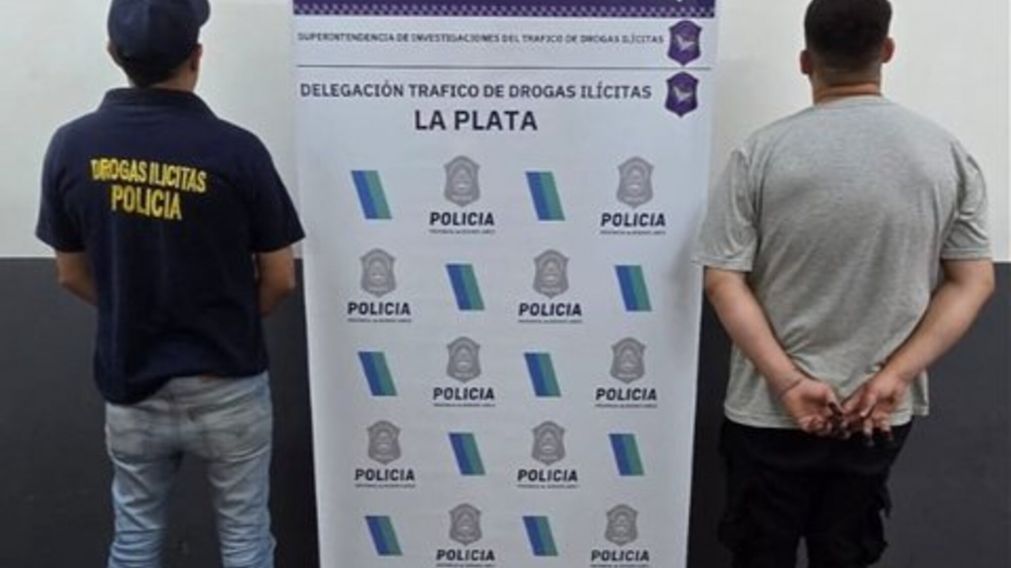 Detuvieron a un agente penitenciario cuando intentaba ingresar droga en un penal (X/@Hechosanderecho).