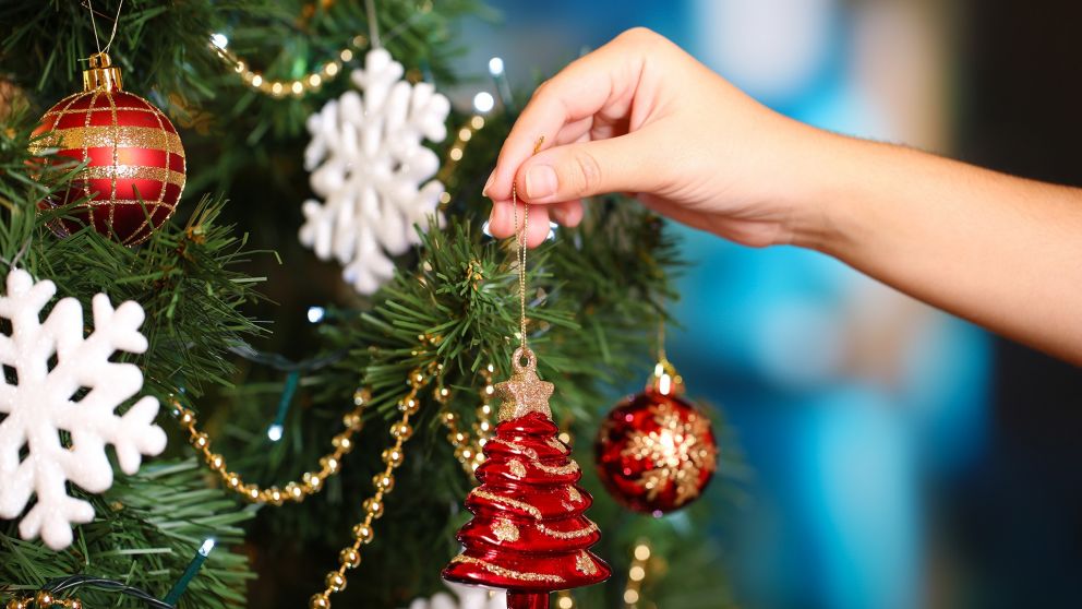 La inteligencia artificial brindó información acerca del armado del árbol de Navidad (Imagen ilustrativa).