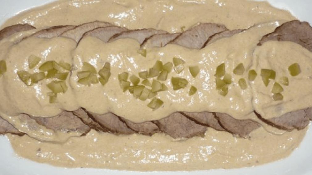 Ni crema ni mayonesa: el secreto para que la salsa del vitel toné quede ligera y sabrosa.