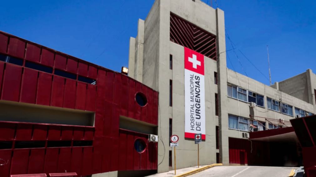 Tras caer del balcón la mujer fue llevada al hospital donde murió.