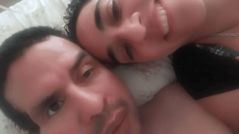 Fernando Cáceres junto a su mujer.