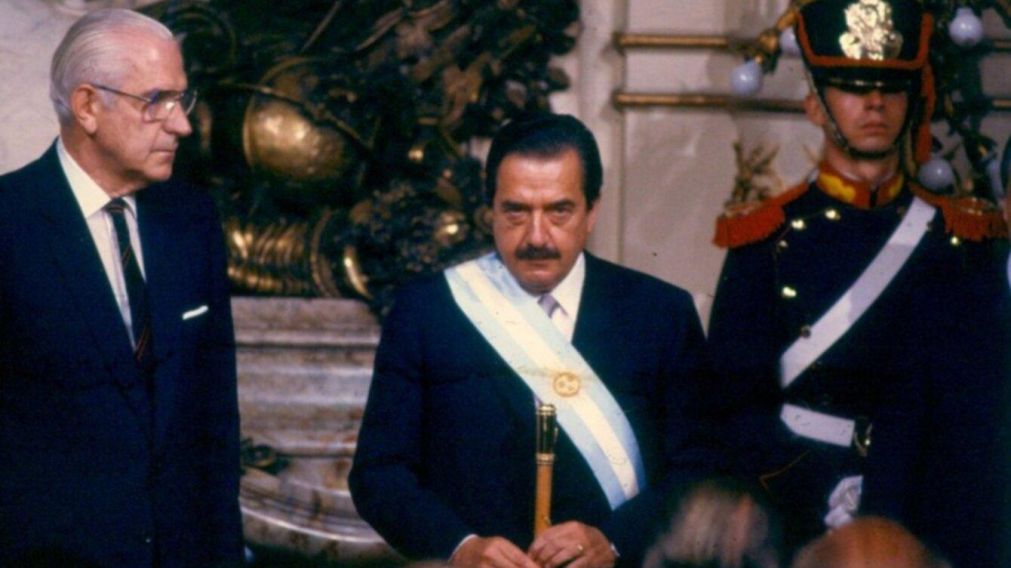 Tras la dictadura, asumió Raúl Alfonsín.