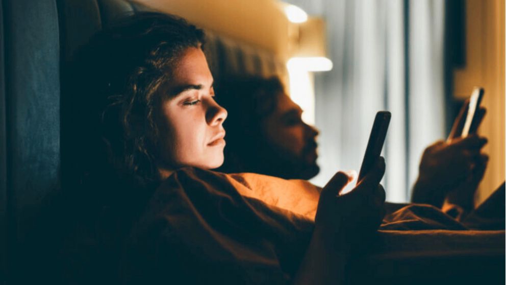 Según expertos, hay un motivo muy especial por el cual las personas dejan que se acumulen mensajes en WhatsApp, más allá de que usen el celular (Imagen ilustrativa).