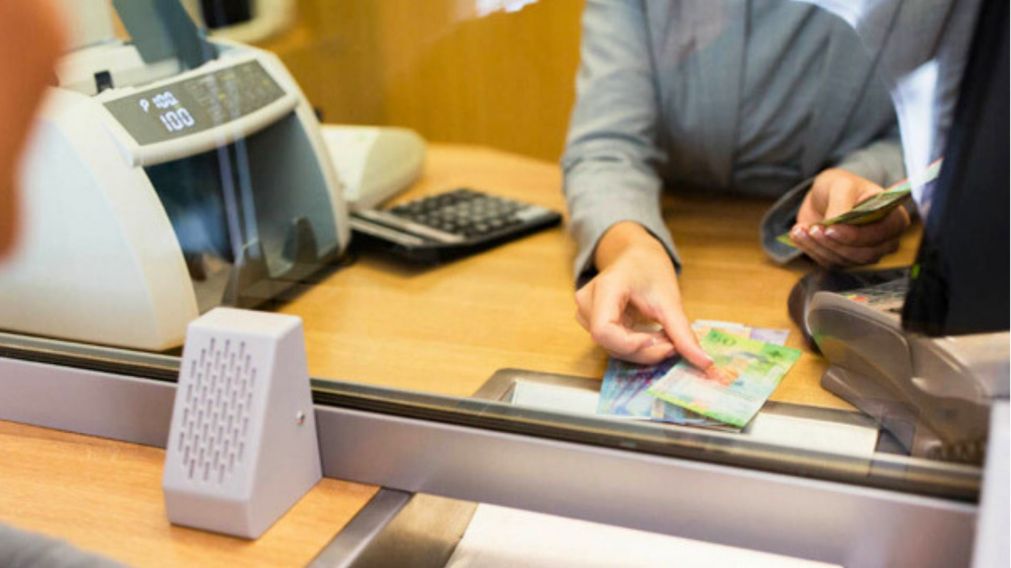 Una importante entidad bancaria dio a conocer que busca nuevos cajeros, con pocos requisitos y grandes beneficios para quienes queden seleccionados (Imagen ilustrativa).