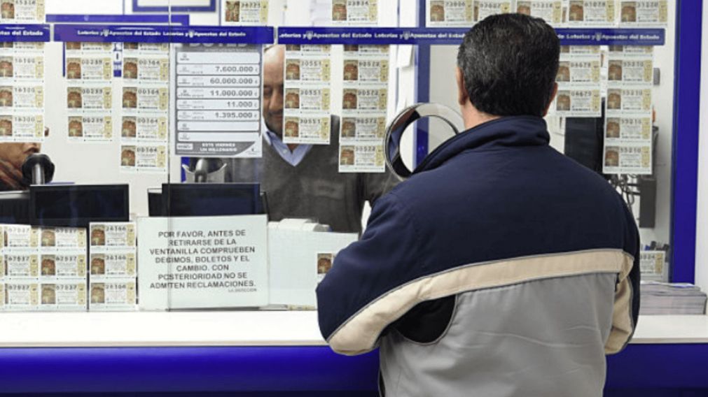 El jugador casi desecha el ticket ganador de la lotería, pero su pareja lo "salvó" y se volvieron millonarios (Imagen ilustrativa).