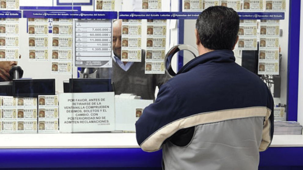 El jugador casi desecha el ticket ganador de la lotería, pero su pareja lo "salvó" y se volvieron millonarios (Imagen ilustrativa).