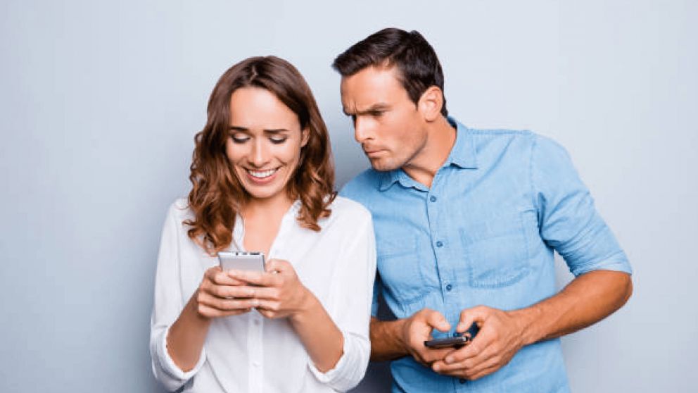 Las 5 palabras que más utilizan las personas celosas, según la Inteligencia Artificial