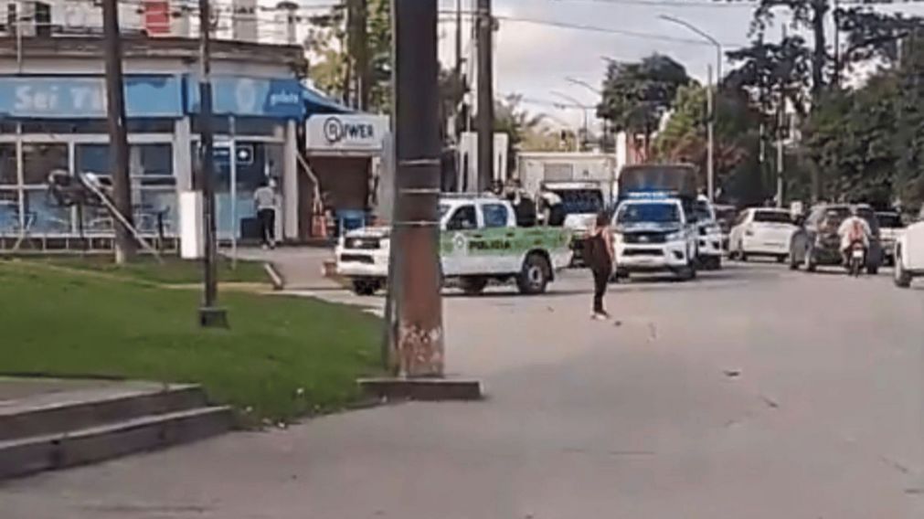 Uno de los "trencitos" de la policía tucumana.