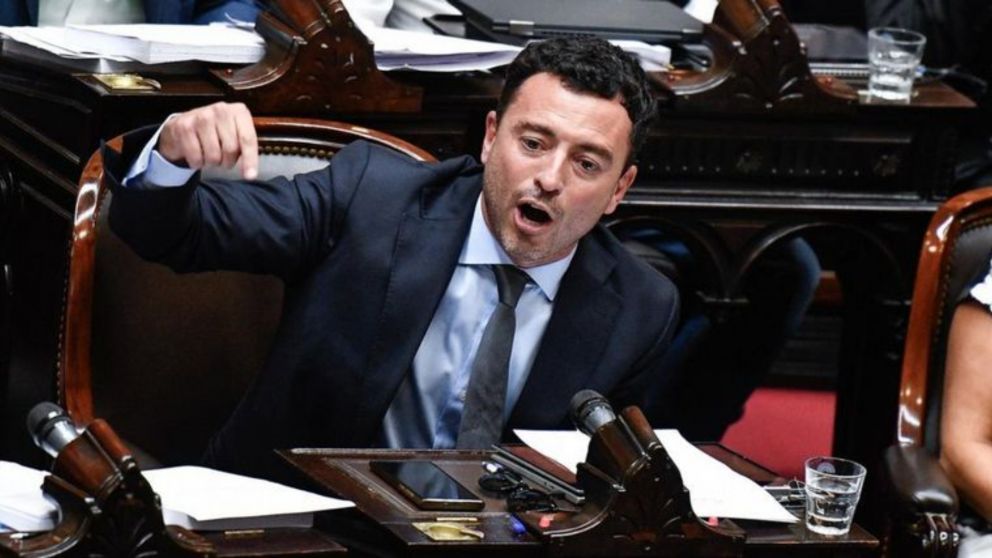 Rodrigo de Loredo de la UCR acusó a Javier Milei de "pactar con la CGT".