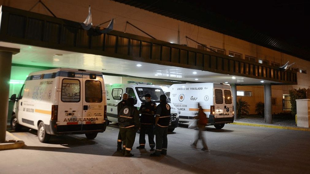 El hombre fue tendido por los paramédicos pero no lograron compensarlo.