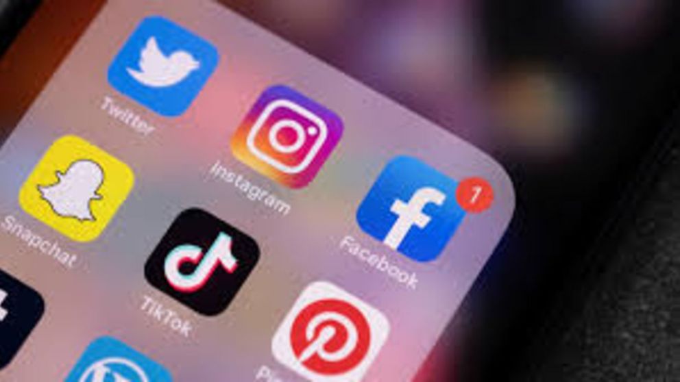 No pago la cuota de alimentos y le bloquearon las redes.