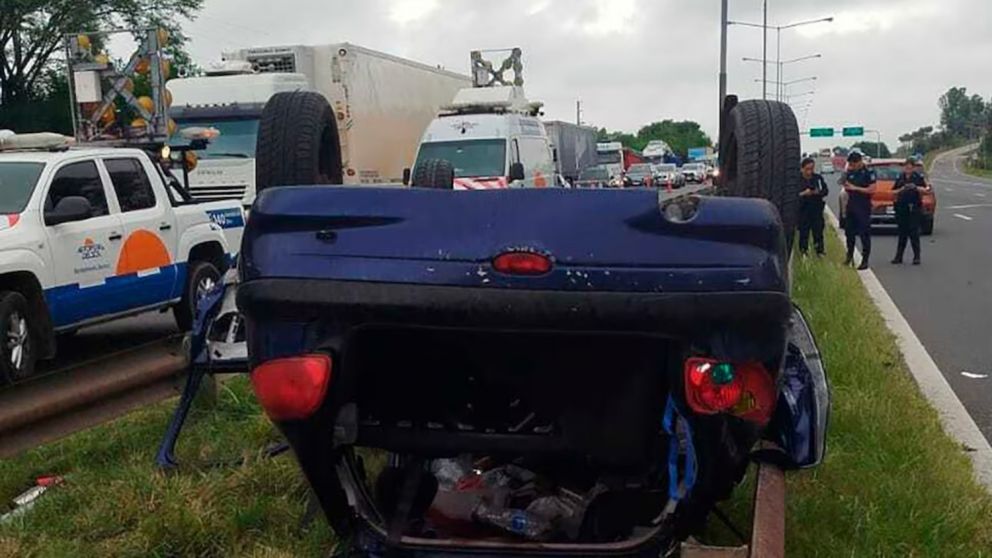 El accidente, ocurrido alrededor de las 8, sucedió en el kilómetro 63 de la Ruta Panamericana, mano a Capital Federal.