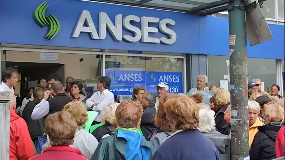 ANSES anunció dos importantes novedades que repercuten en los pagos de noviembre de los jubilados y pensionados. (Imagen ilustrativa)