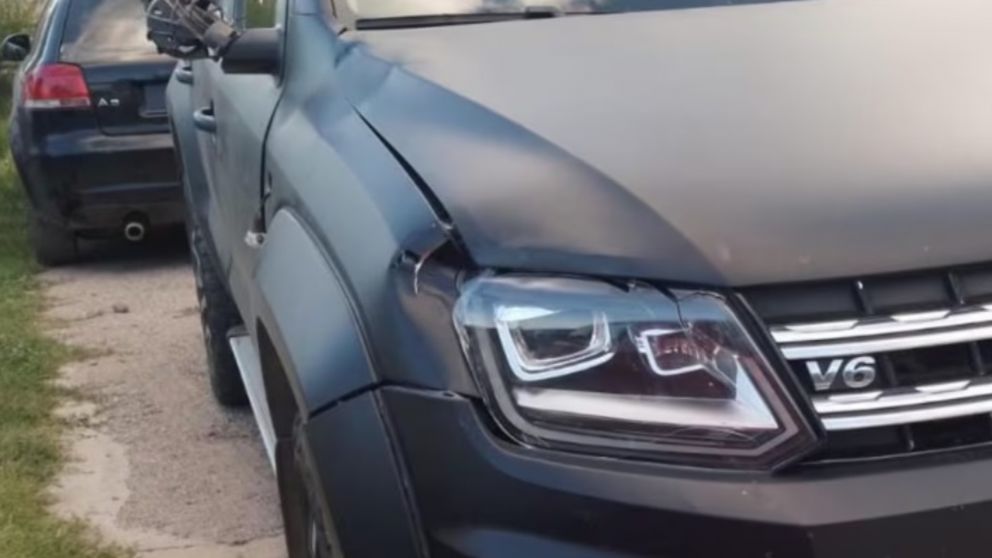 La camioneta que fue secuestrada por la Policía en el domicilio del acusado (Gentileza La Voz).