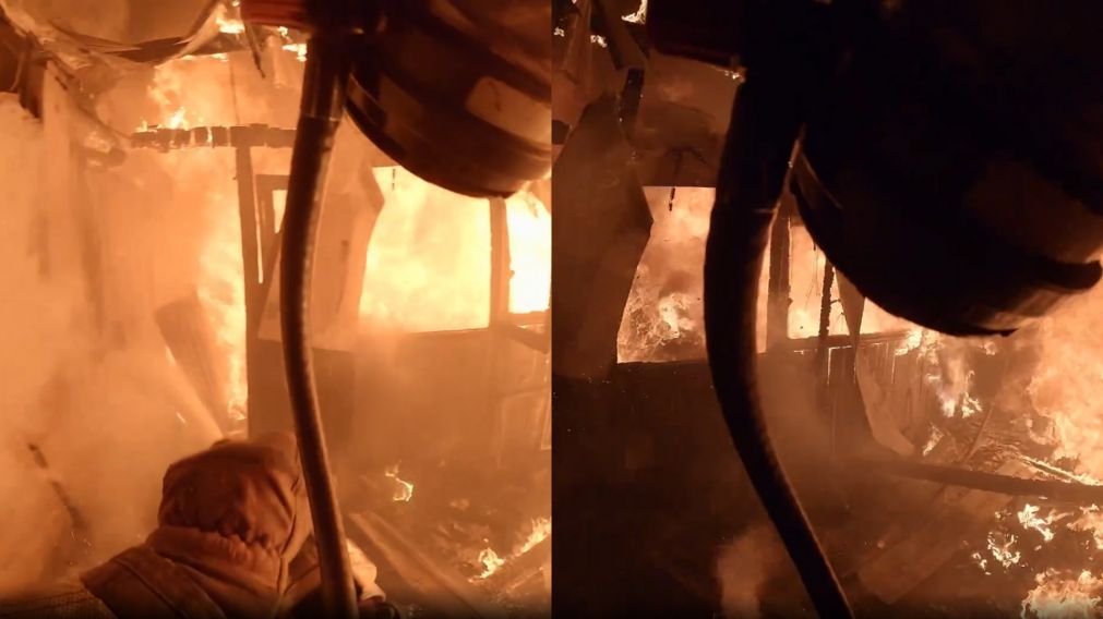 El incendio por dentro capturado por un bombero con su C�mara portatil.