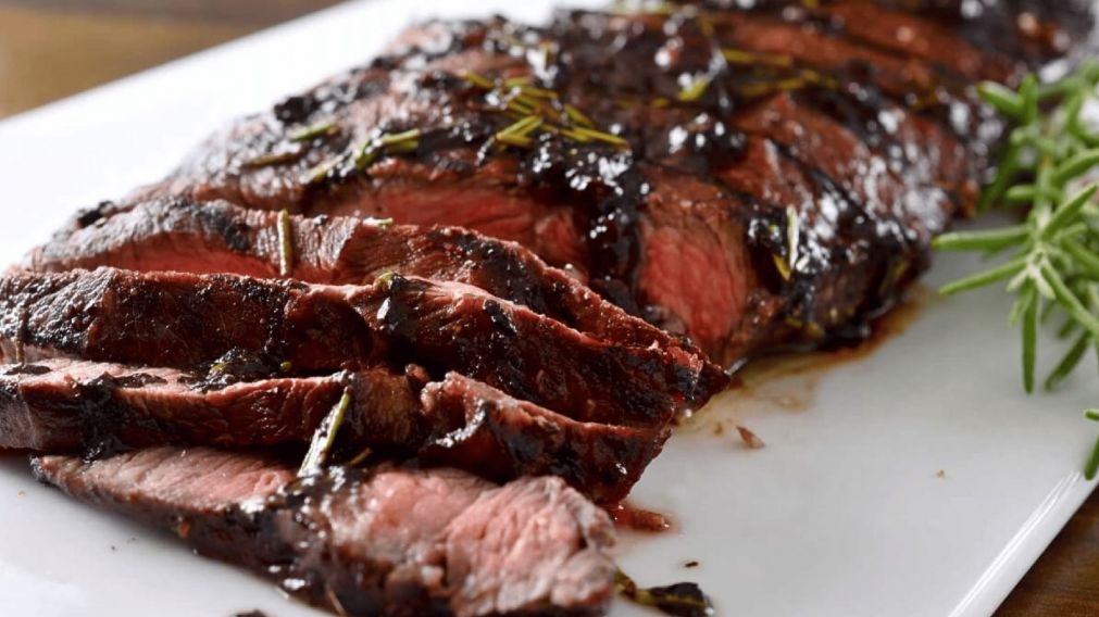 Asado: el corte de carne barato para hacer "flat iron steak" a la parrilla, tierno y jugoso (Imagen ilustrativa)