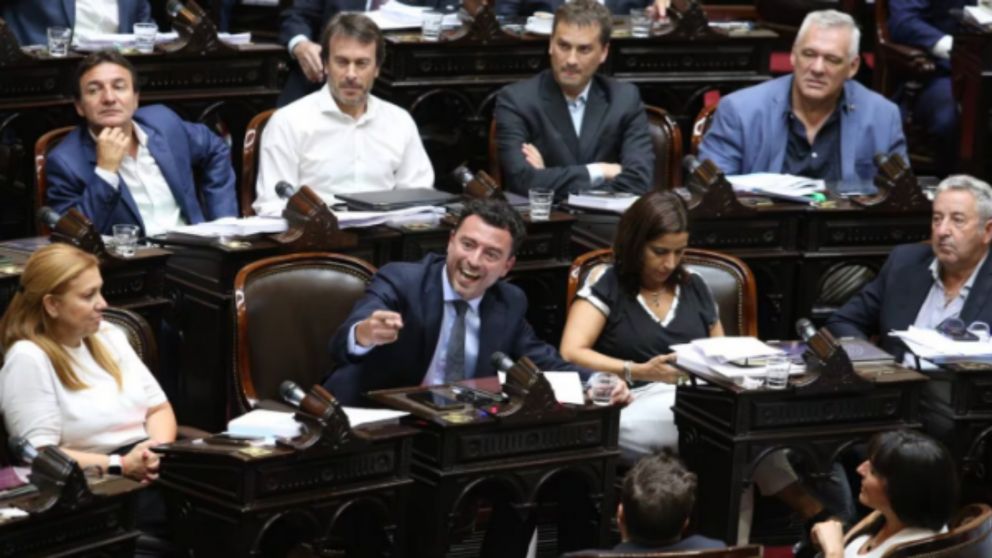 La UCR exige que se vote el Presupuesto 2025 en sesiones extraordinarias.