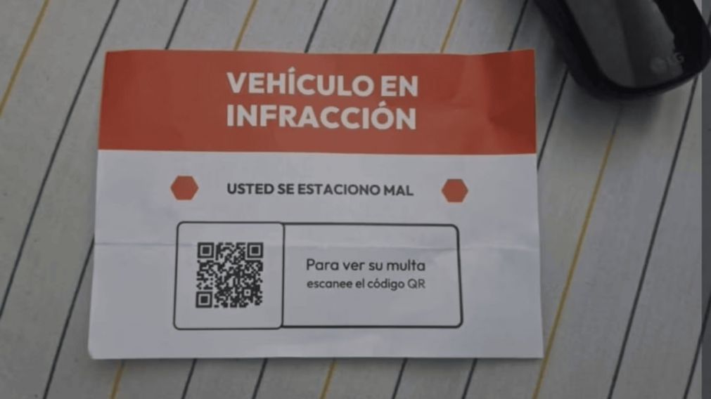 La multa falsa, con un QR que vulnera el celular.