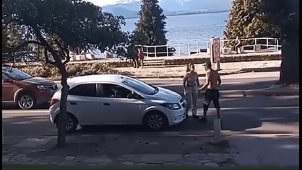 La pelea fue registrada por un testigo.
