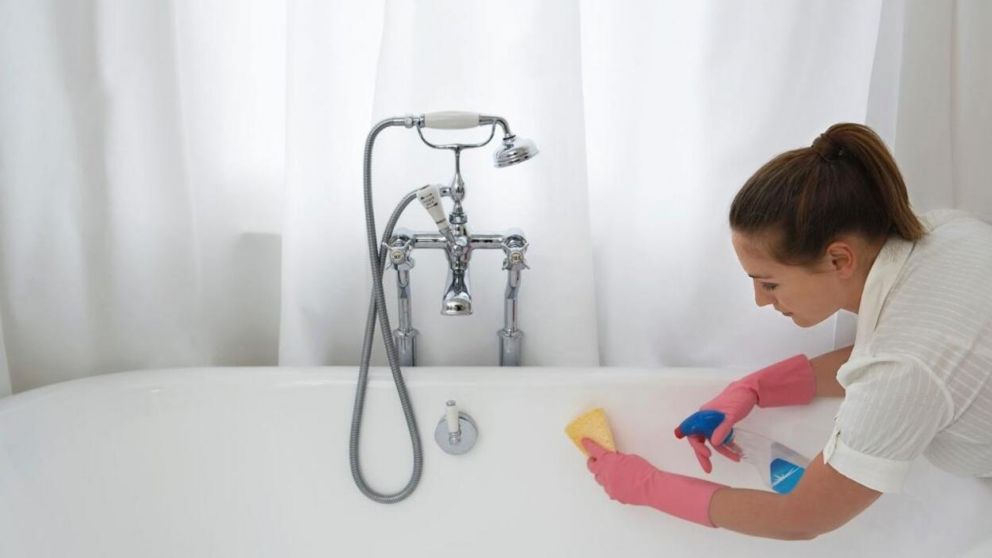 La bañera suele llenarse de suciedad y residuos, pero hay trucos para limpiarla (Imagen ilustrativa).