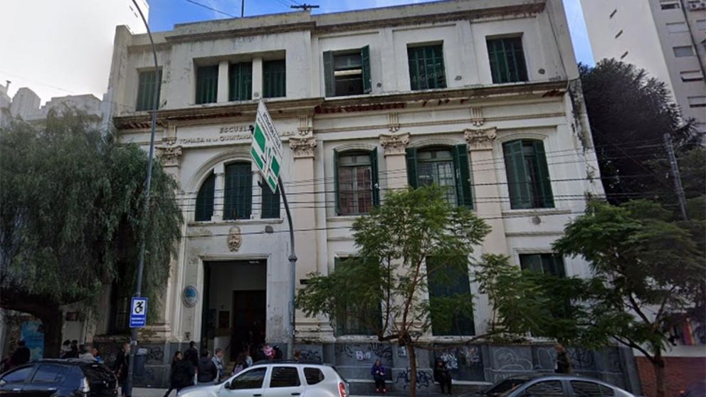 Delincuentes robaron 35 computadoras de la Escuela Primaria Común N°1 “Tomasa de la Quintana de Escalada”, situada a metros de una comisaría.