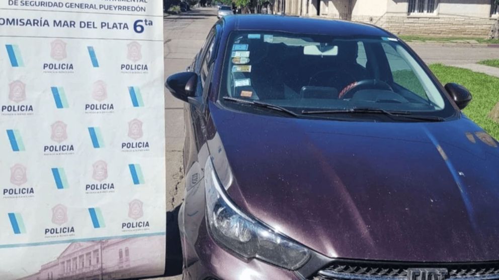 El auto robado al ser recuperado.