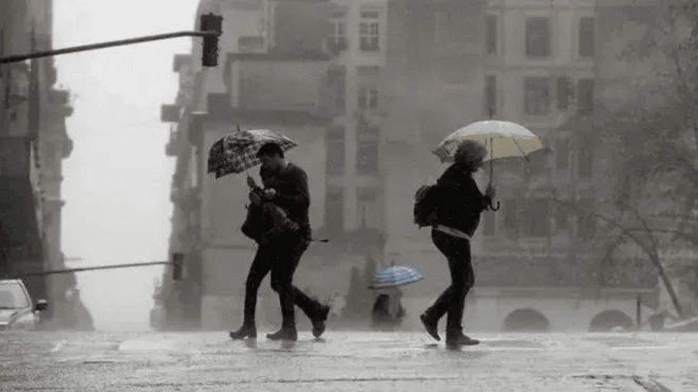 Después del calor, vuelven las lluvias a Buenos Aires: ¿Cuándo "se larga", según el pronóstico del Servicio Meteorológico Nacional (SMN)?