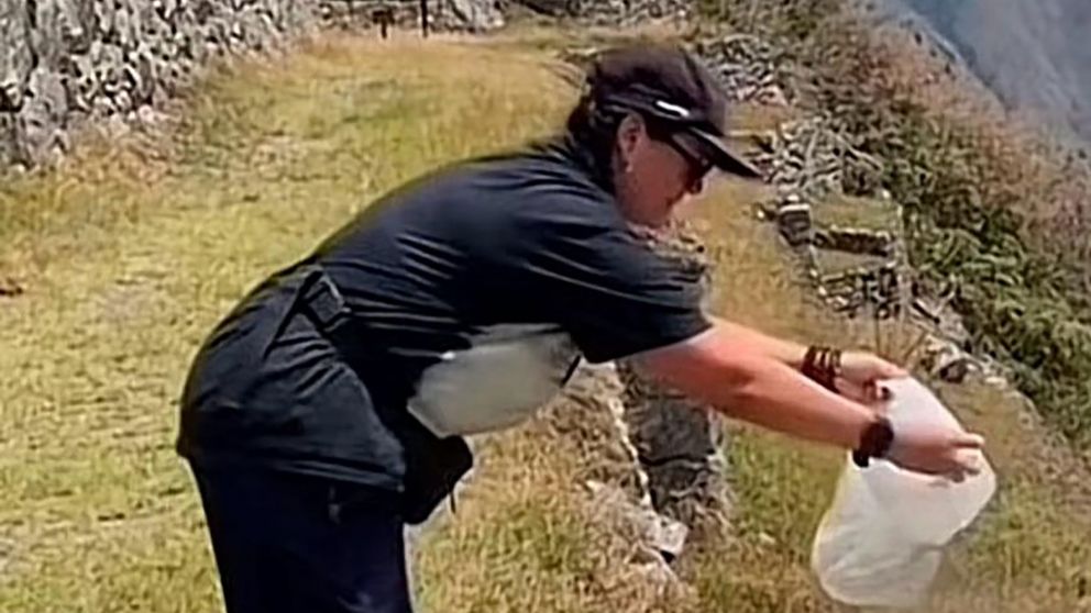 Polémica en Machu Picchu: así tiró las cenizas de su familiar fallecido en las ruinas históricas
