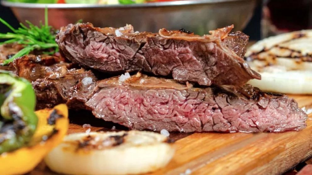 Asado más barato: el corte infaltable para hacer "vuelta y vuelta" a la parrilla.