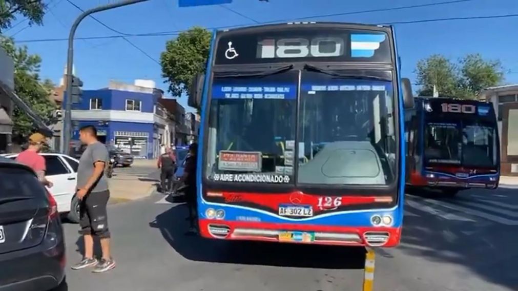 Cinco choques de colectivos en una sola ma�ana: varios heridos y lesionados