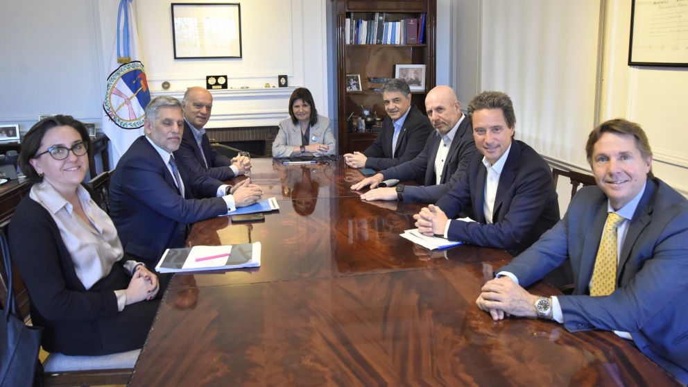 La reunión entre el equipo de Patricia Bullrich y Jorge Macri.