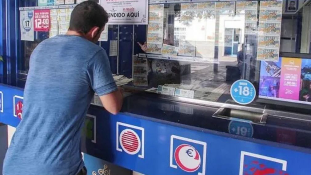 Ganó una fortuna en la Quiniela, pero las malas decisiones y el derroche lo hicieron terminar junto a la basura