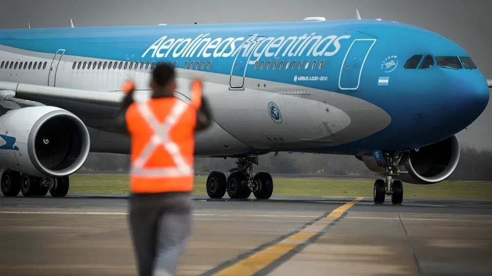 Los gremios aeron�uticos marchar�n el mi�rcoles frente al Congreso en rechazo de dos proyectos de ley que buscan privatizar Aerol�neas Argentinas.