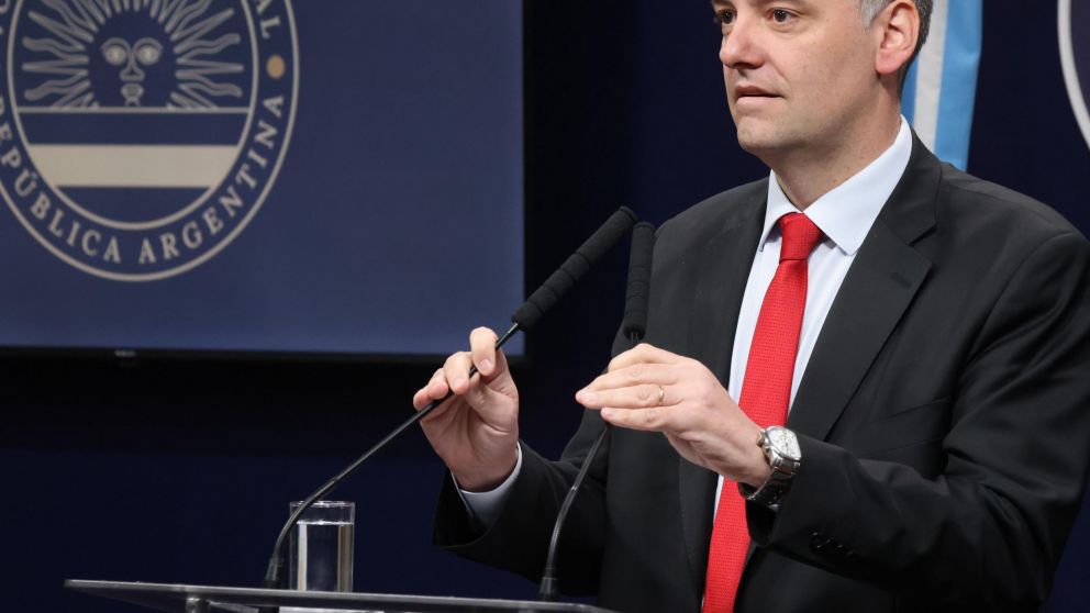 El vocero presidencial, Manuel Adorni, inform� la irregularidad con las pensiones