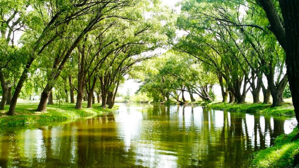 Escapada: la localidad "oculta" con balnearios para refrescarse y aguas termales que ofrece un descanso de la Ciudad.