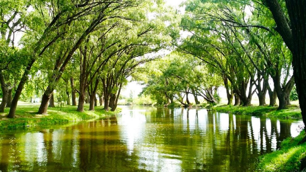Escapada: la localidad "oculta" con balnearios para refrescarse y aguas termales que ofrece un descanso de la Ciudad.