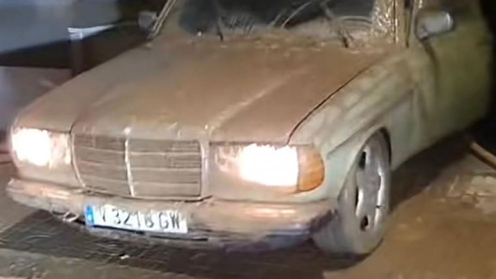 El indestructible Mercedes cl�sico que desafi� la DANA y sali� intacto de un garaje inundado en Valencia