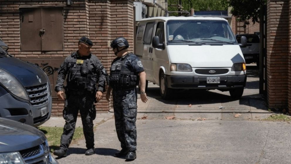 Frente al Instituto M�dico Legal se mont� un operativo especial (Gentileza Rosario3).