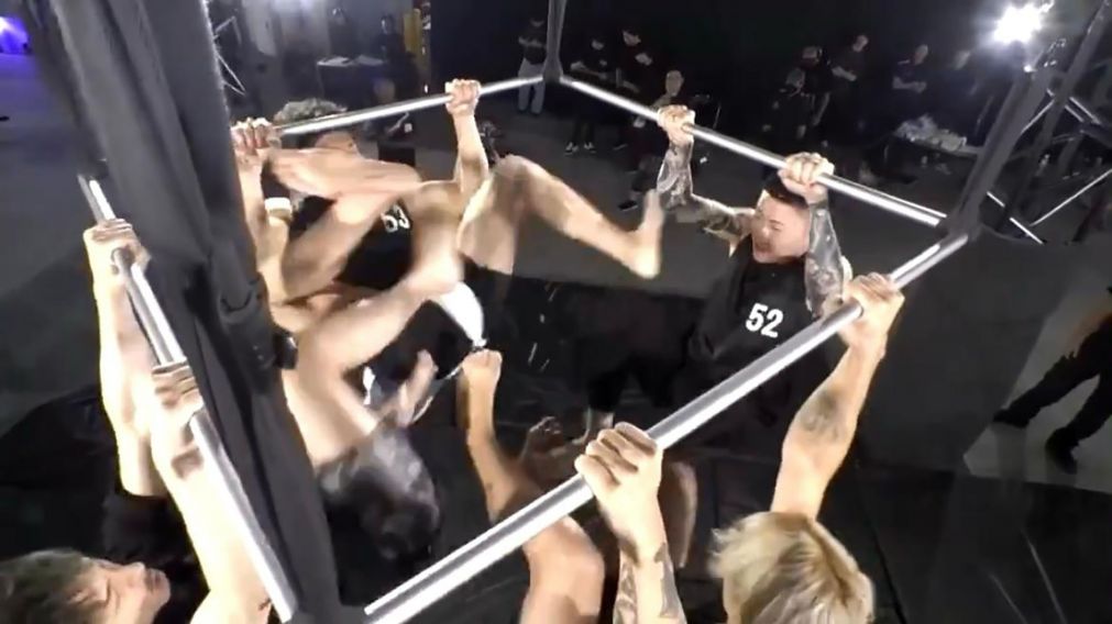 Furor por el nuevo deporte de combate en una barra: la pelea viral en redes