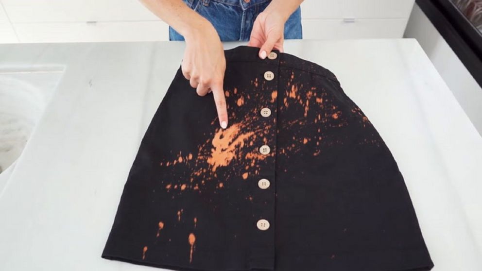 Chau manchas de lavandina: este truco infalible con un solo ingrediente te "salva" la ropa deste�ida.