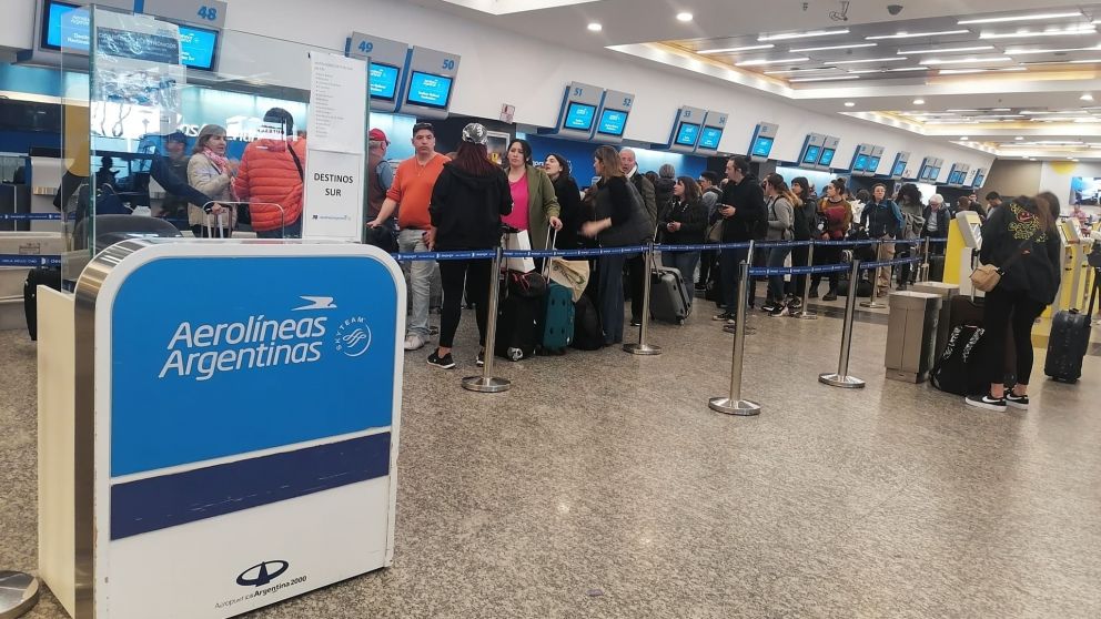Aerolíneas Argentinas atraviesa un período de conflicto y cancelación de vuelos (NA).