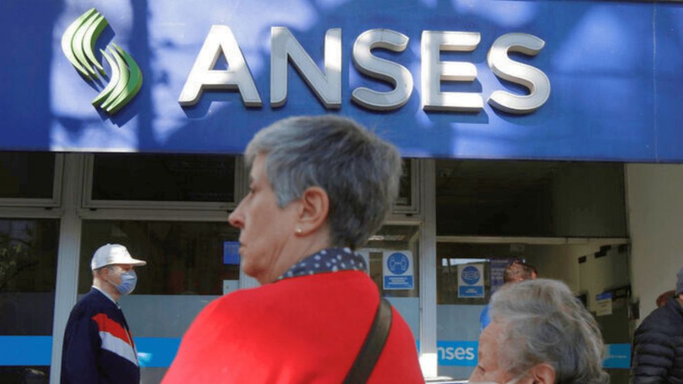 ANSES avanza con el calendario de pagos 2024 para jubilados, que llega con un nuevo aumento y bono (Imagen ilustrativa).