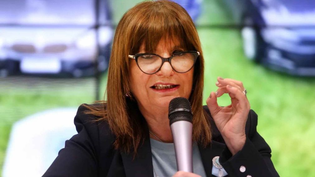 Unión por la Patria pide que Patricia Bullrich dé explicaciones por la represión policial en Congreso.